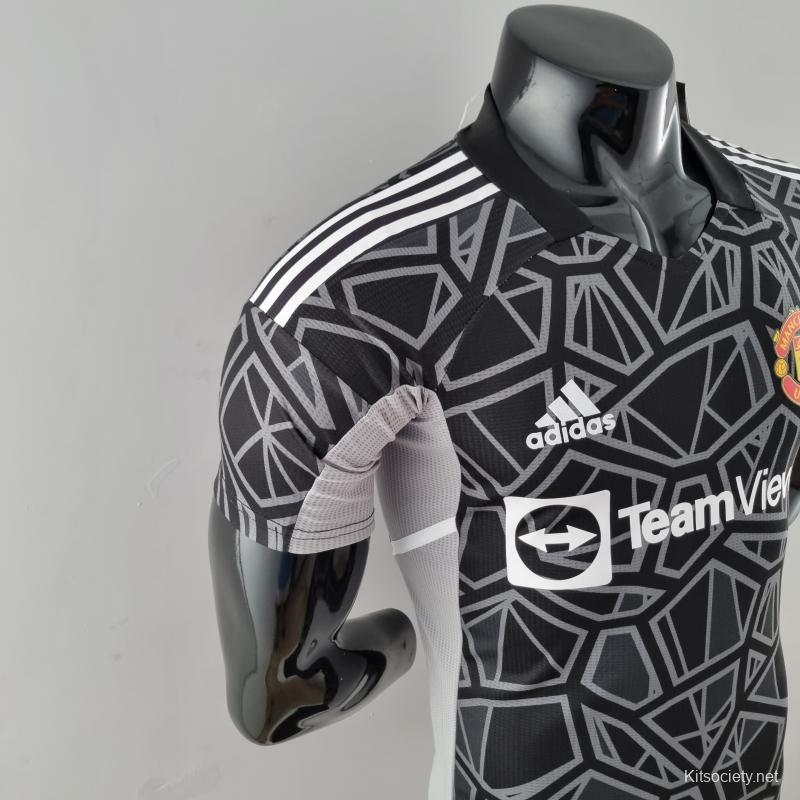 Buy Manchester United Goalkeeper Kit Kids 2022/23 Black